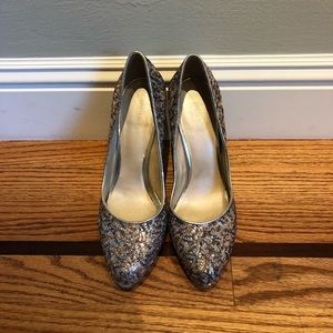 Sequins and lace heels/pumps
